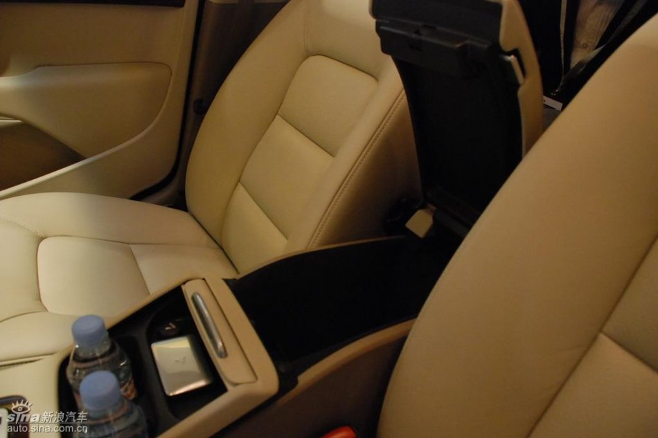 国产沃尔沃S80L上市现场内饰实拍