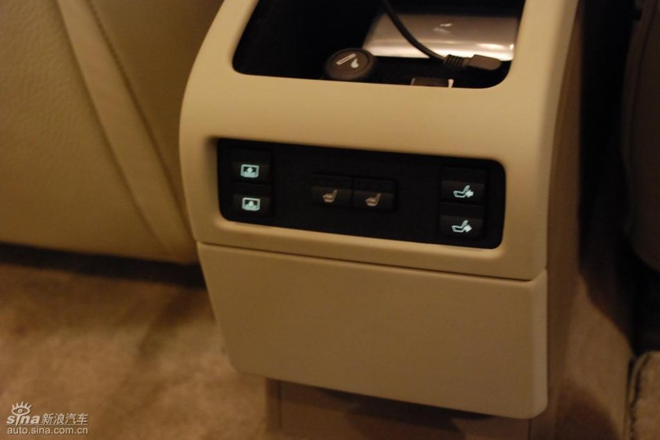 国产沃尔沃S80L上市现场内饰实拍