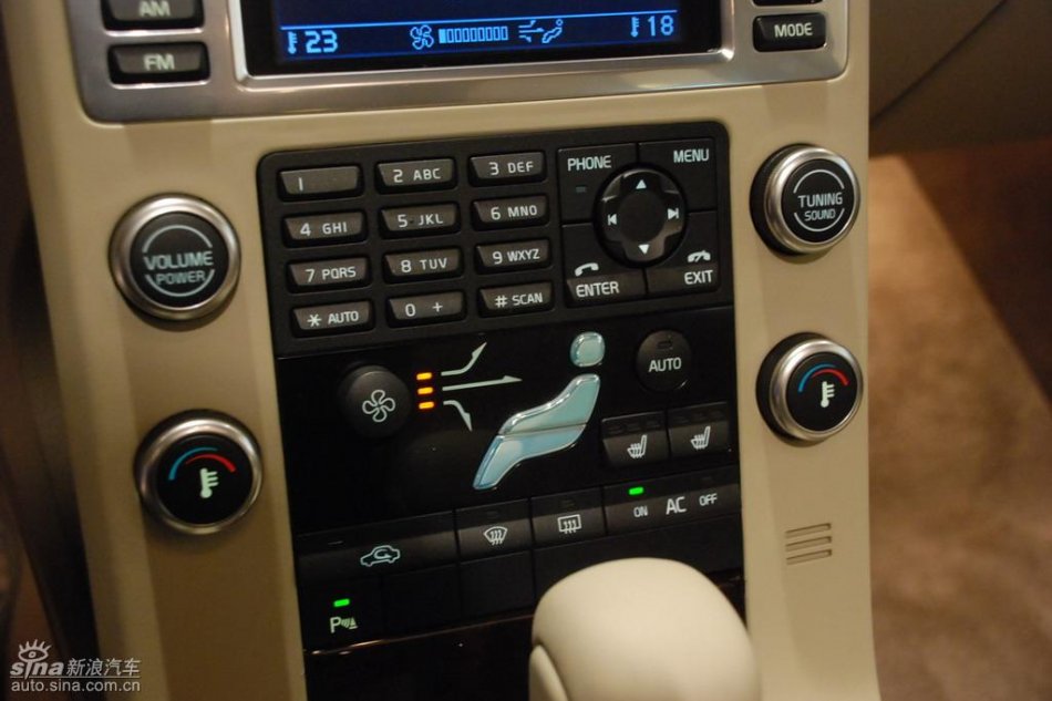 国产沃尔沃S80L上市现场内饰实拍