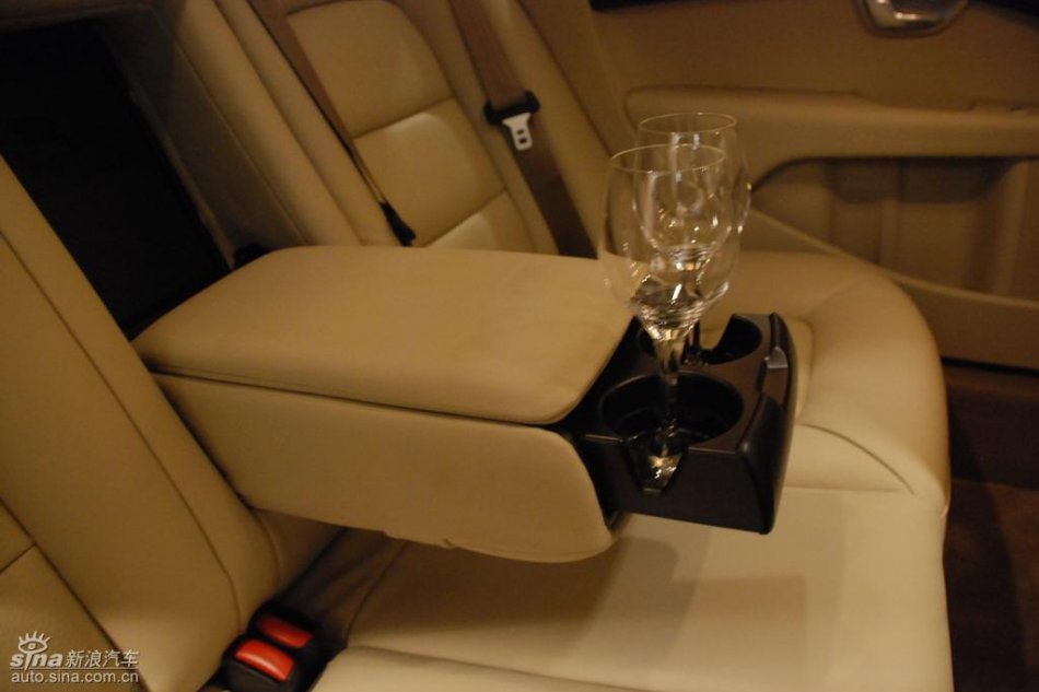 国产沃尔沃S80L上市现场内饰实拍