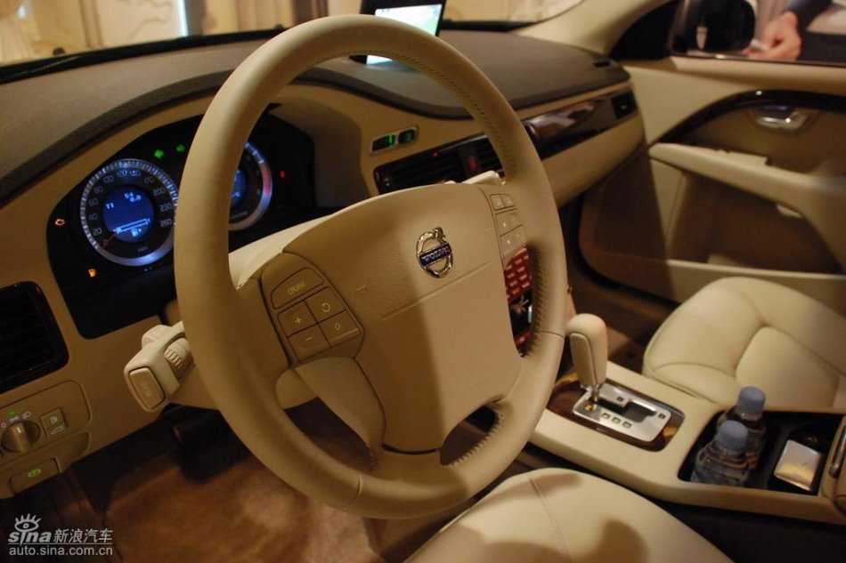 国产沃尔沃S80L上市现场内饰实拍
