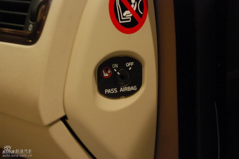 国产沃尔沃S80L上市现场内饰实拍