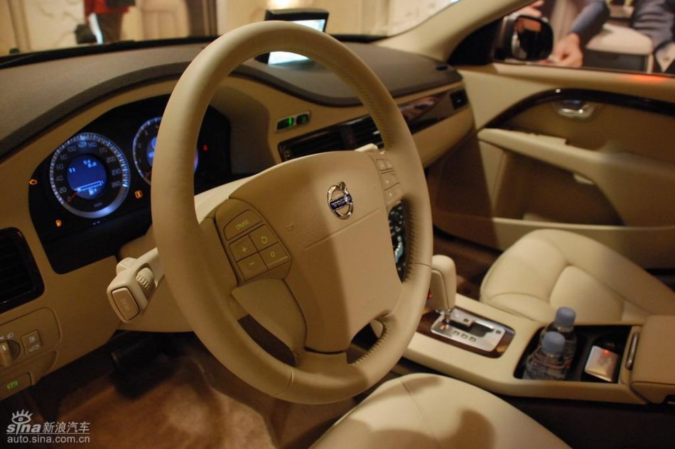 国产沃尔沃S80L上市现场内饰实拍