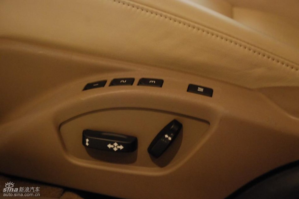 国产沃尔沃S80L上市现场内饰实拍