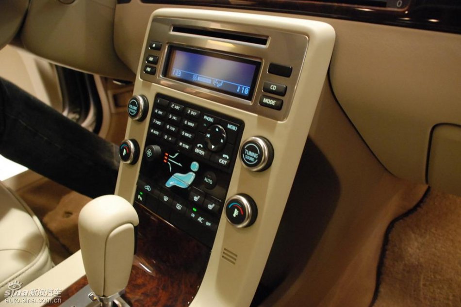 国产沃尔沃S80L上市现场内饰实拍