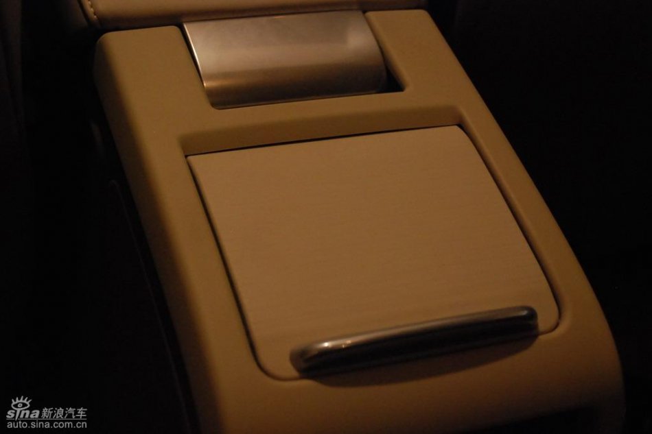 国产沃尔沃S80L上市现场内饰实拍