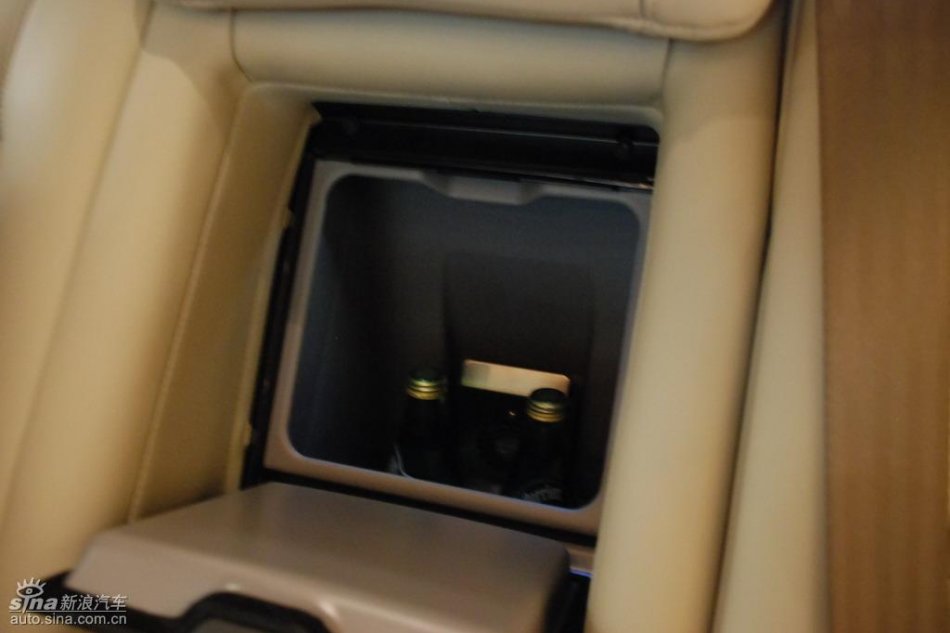 国产沃尔沃S80L上市现场内饰实拍