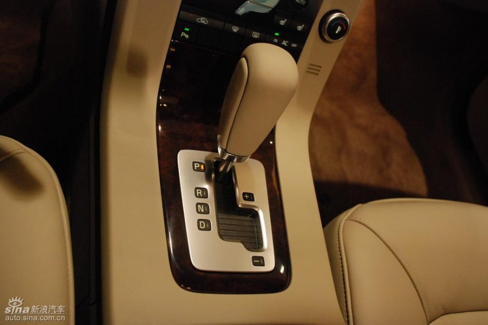 国产沃尔沃S80L上市现场内饰实拍