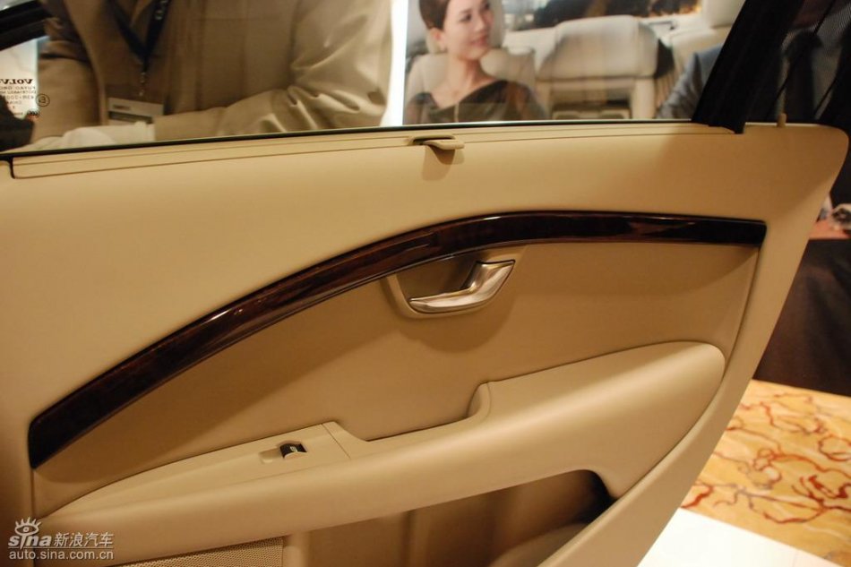 国产沃尔沃S80L上市现场内饰实拍