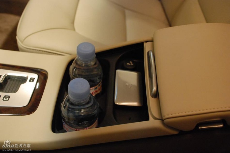 国产沃尔沃S80L上市现场内饰实拍