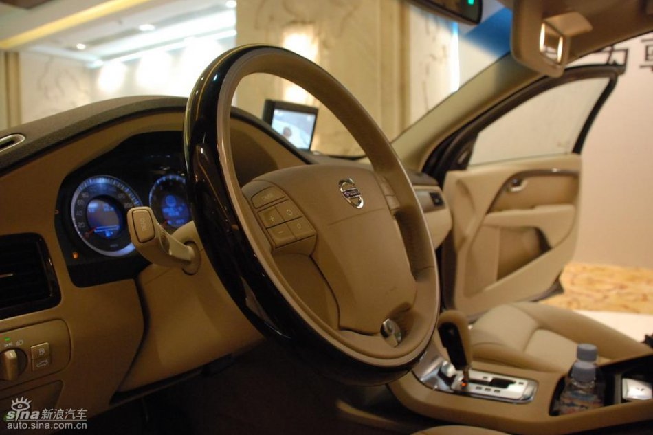 国产沃尔沃S80L上市现场内饰实拍