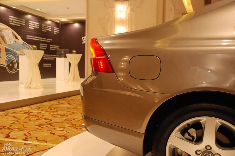 国产沃尔沃S80L上市现场外观实拍