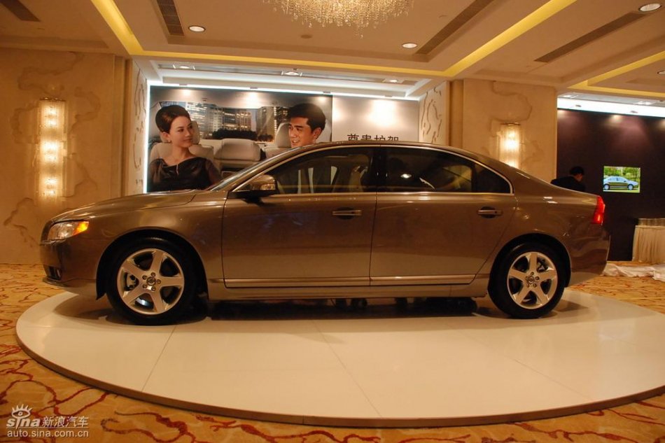 国产沃尔沃S80L上市现场外观实拍