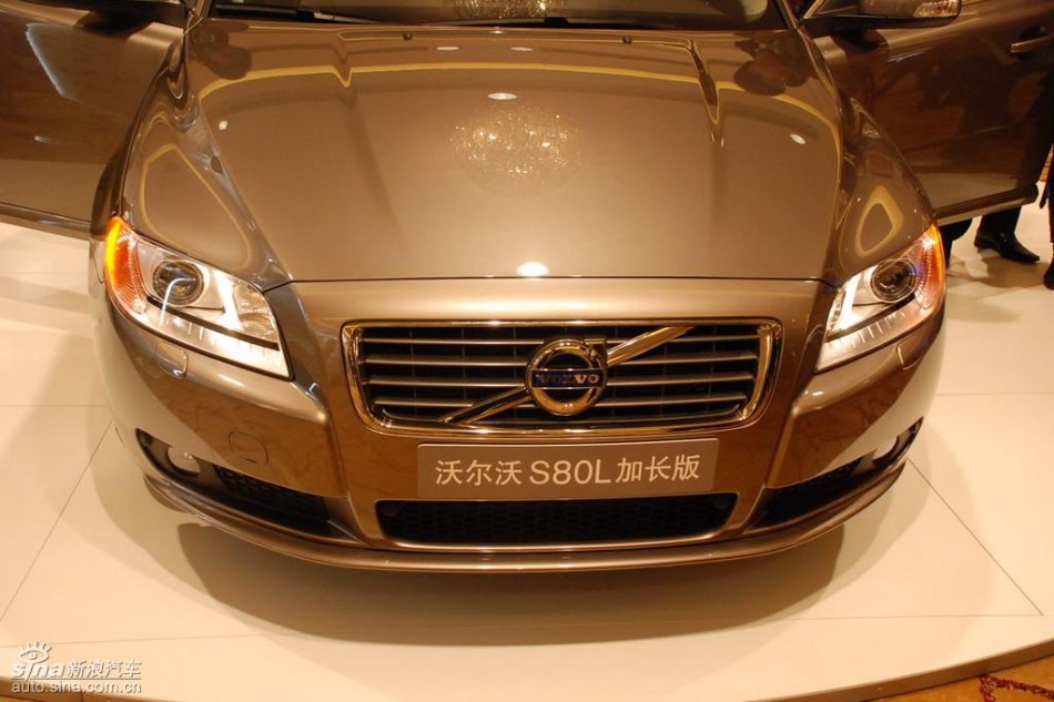 国产沃尔沃S80L上市现场外观实拍