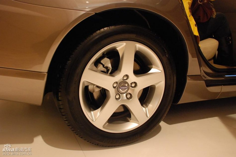 国产沃尔沃S80L上市现场外观实拍