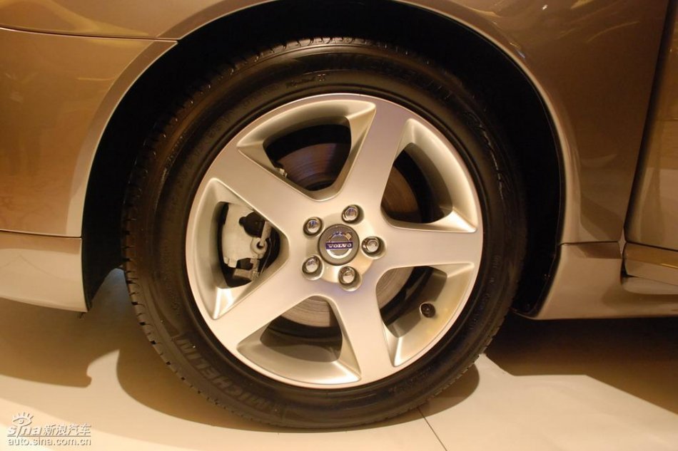 国产沃尔沃S80L上市现场外观实拍