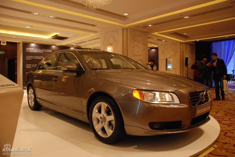 国产沃尔沃S80L上市现场外观实拍