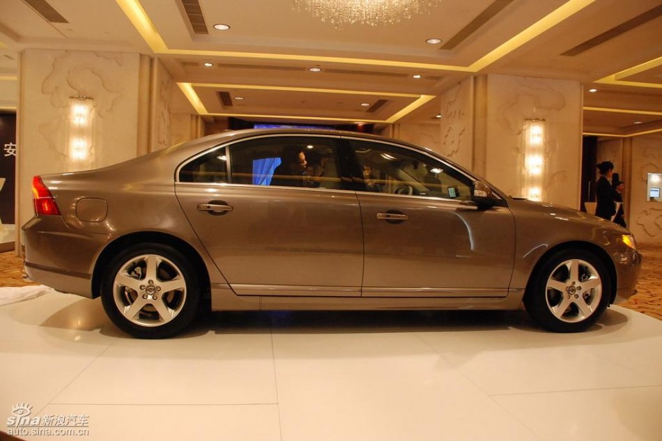 国产沃尔沃S80L上市现场外观实拍