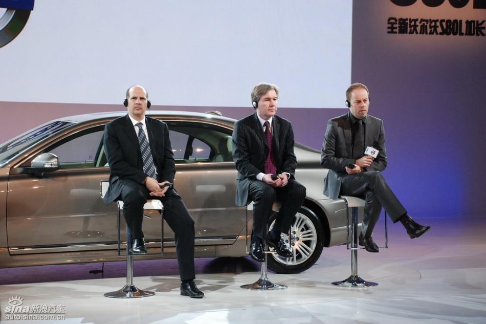 厂方领导层接受采访