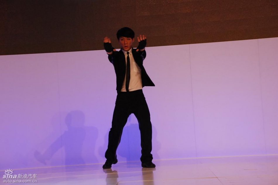 国产沃尔沃S80L上市现场歌舞