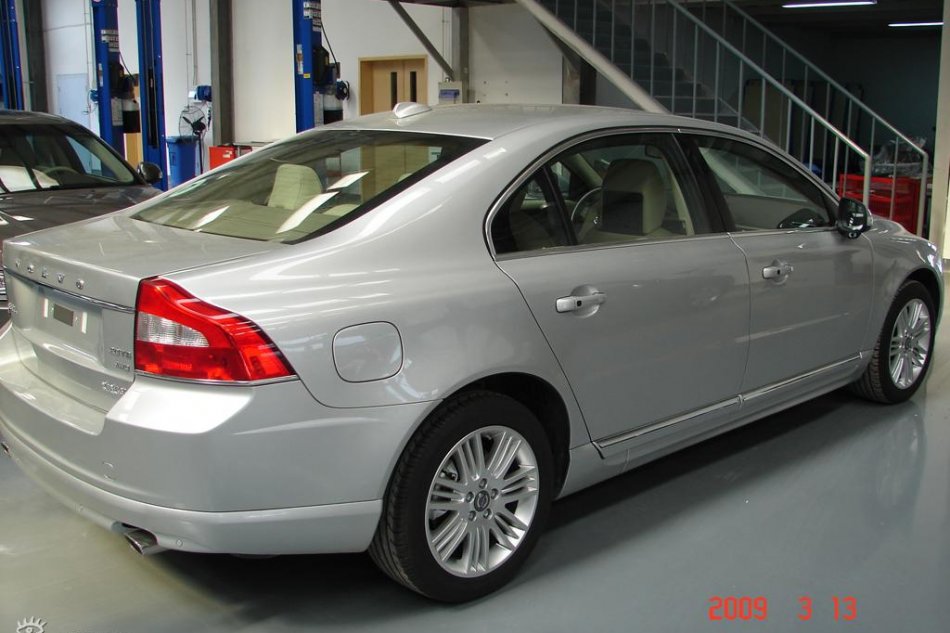 国产Volvo S80L到店图