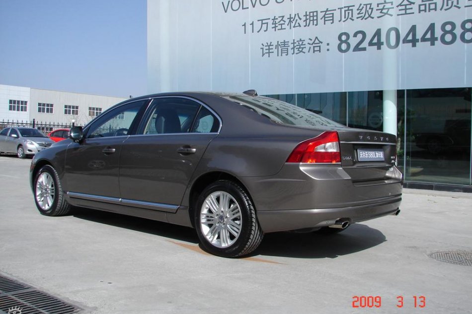 国产Volvo S80L到店图