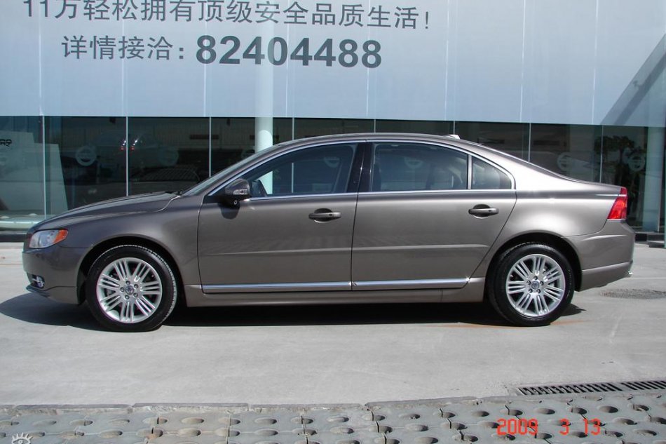 国产Volvo S80L到店图