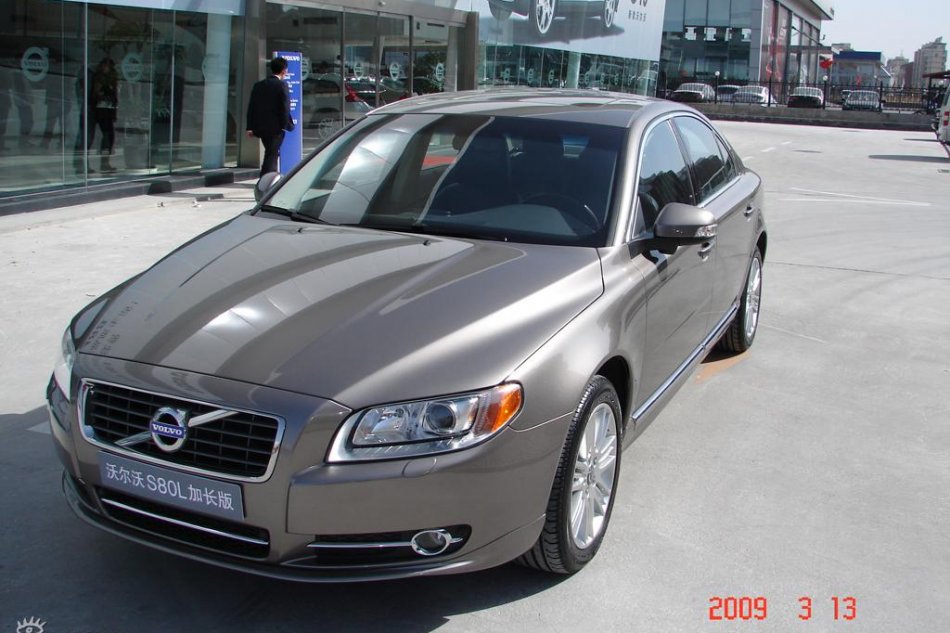 国产Volvo S80L到店图