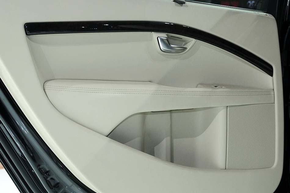 2014款 2.0T T5 智尊行政版 座椅空间