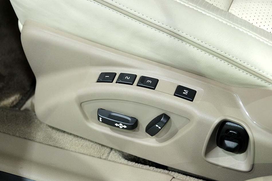 2014款 2.0T T5 智尊行政版 座椅空间