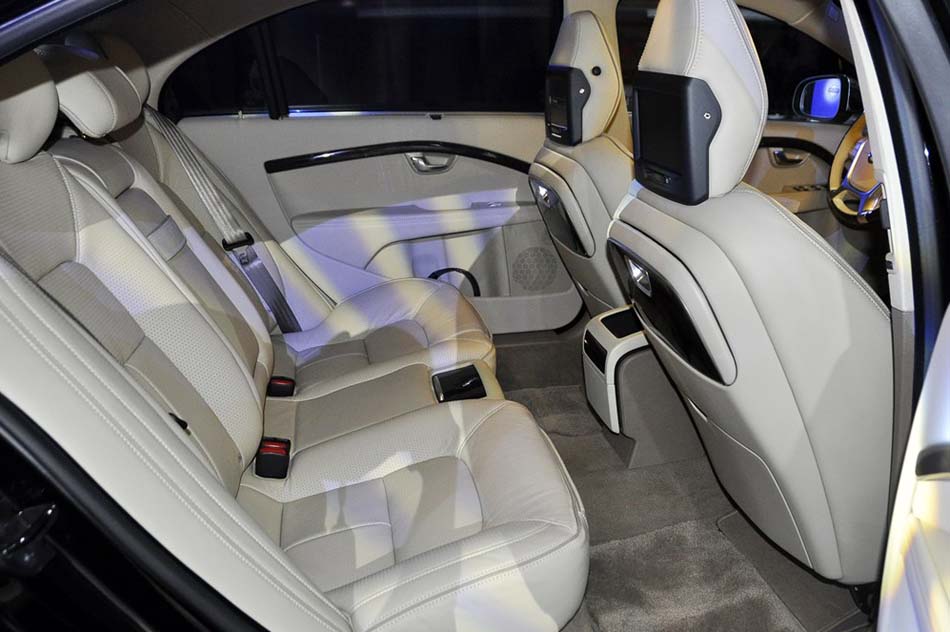 2014款 2.0T T5 智尊行政版 座椅空间