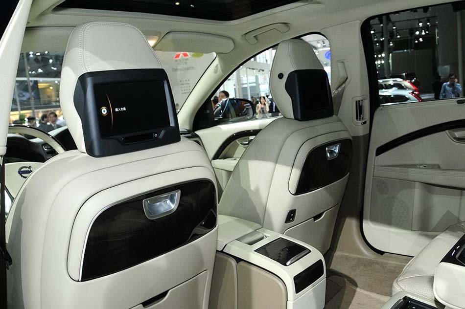 2014款 2.0T T5 智尊行政版 座椅空间