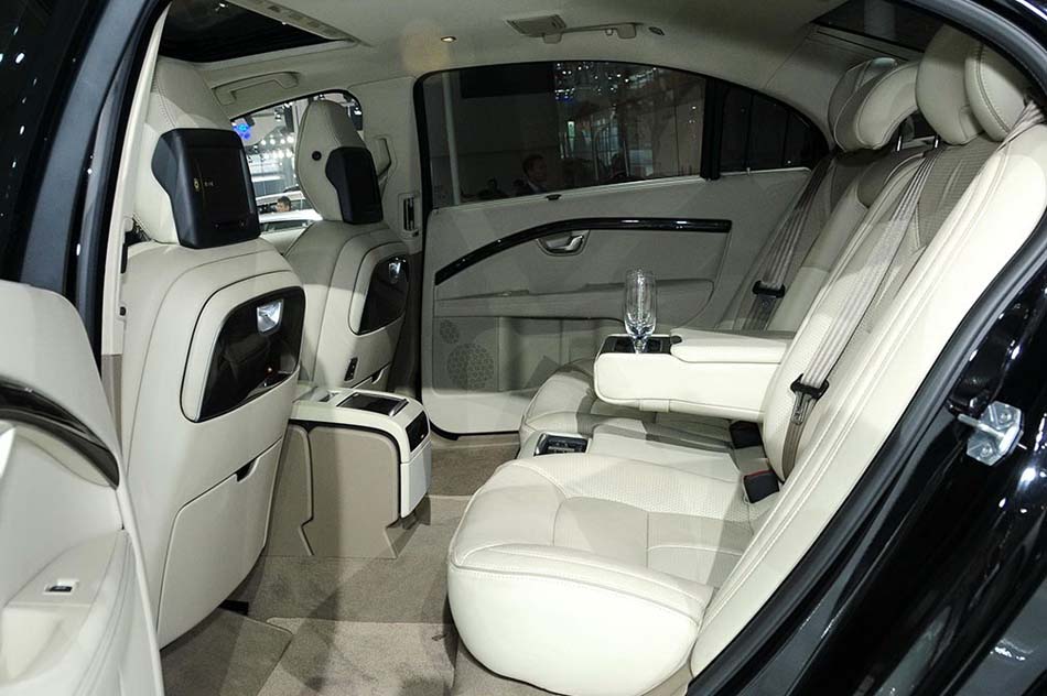 2014款 2.0T T5 智尊行政版 座椅空间