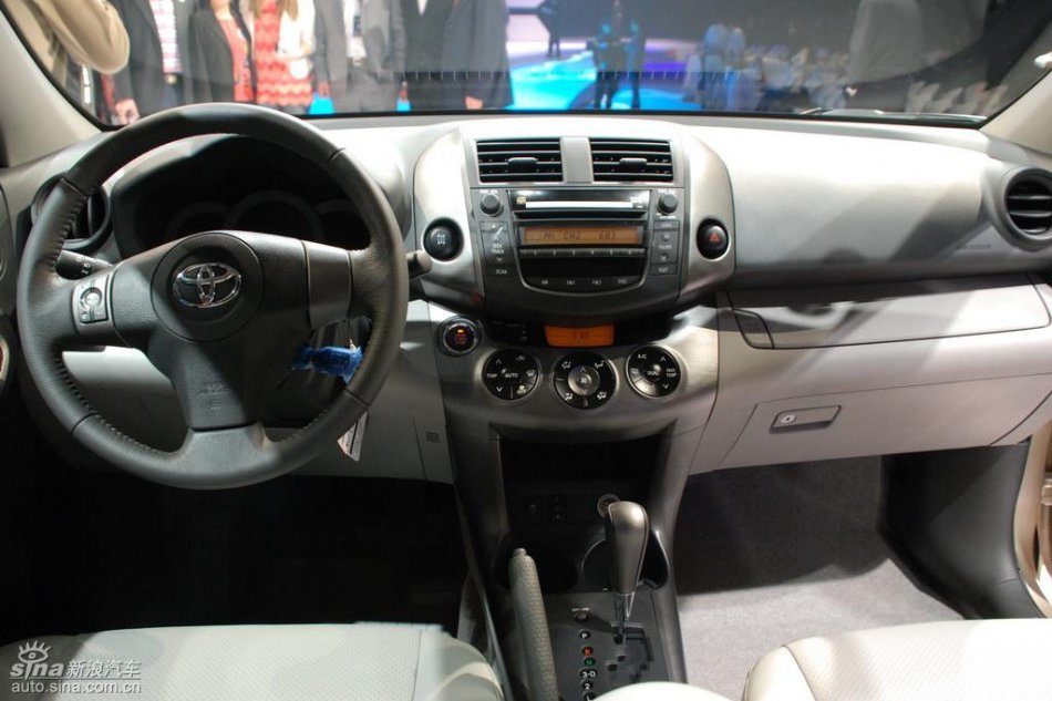 RAV4上市现场内饰实拍图