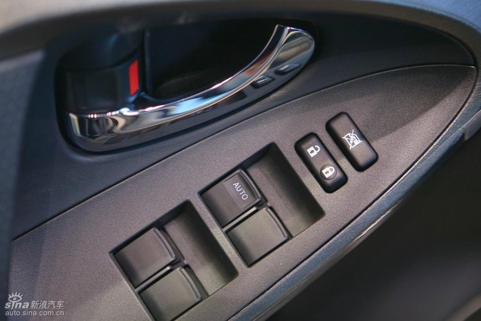 国产丰田RAV4内饰实拍