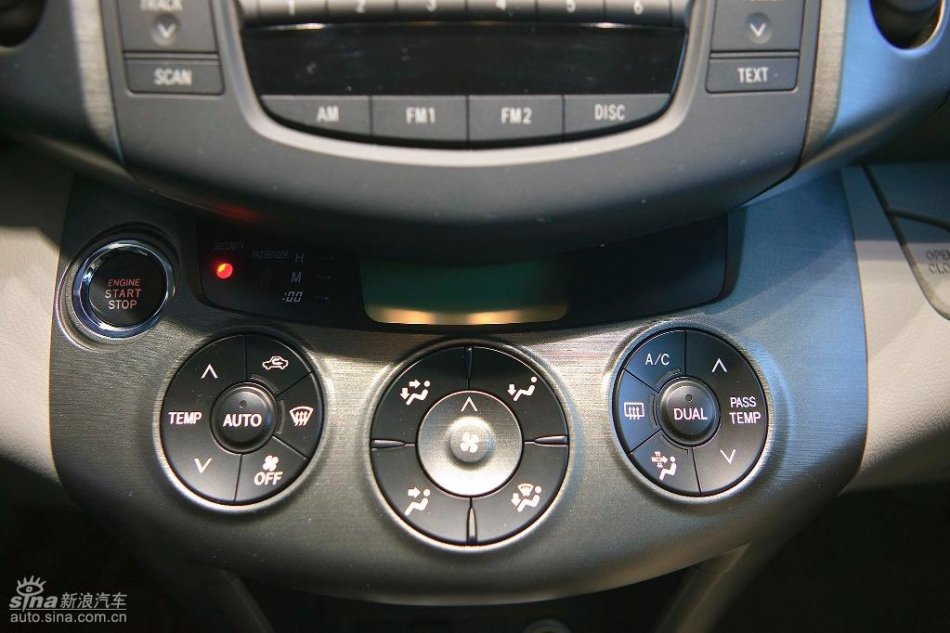 国产丰田RAV4内饰实拍