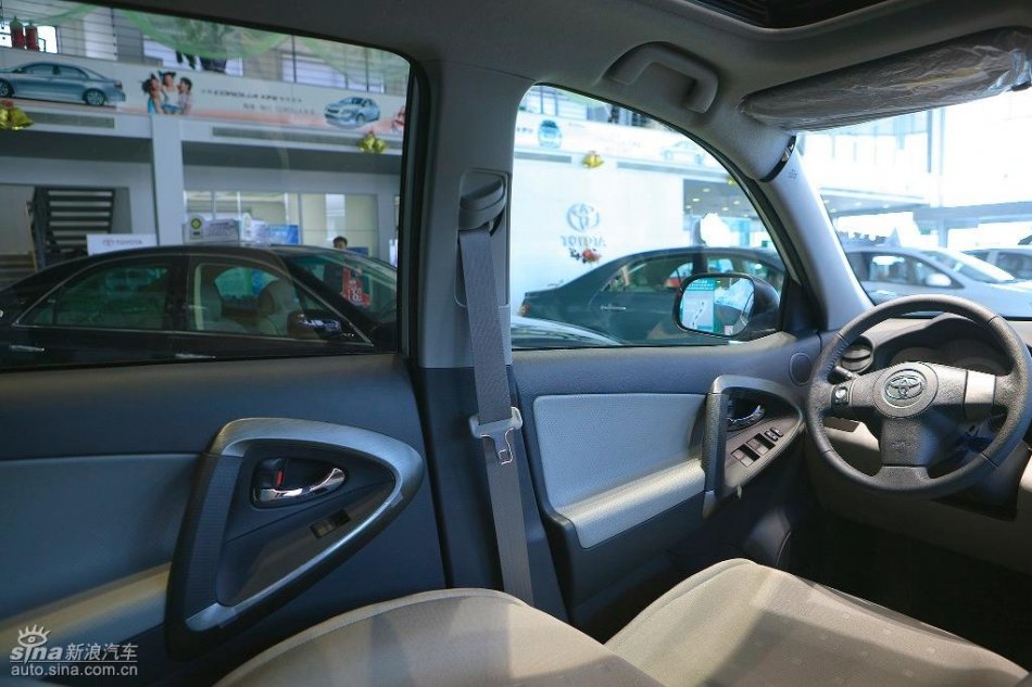国产丰田RAV4内饰实拍