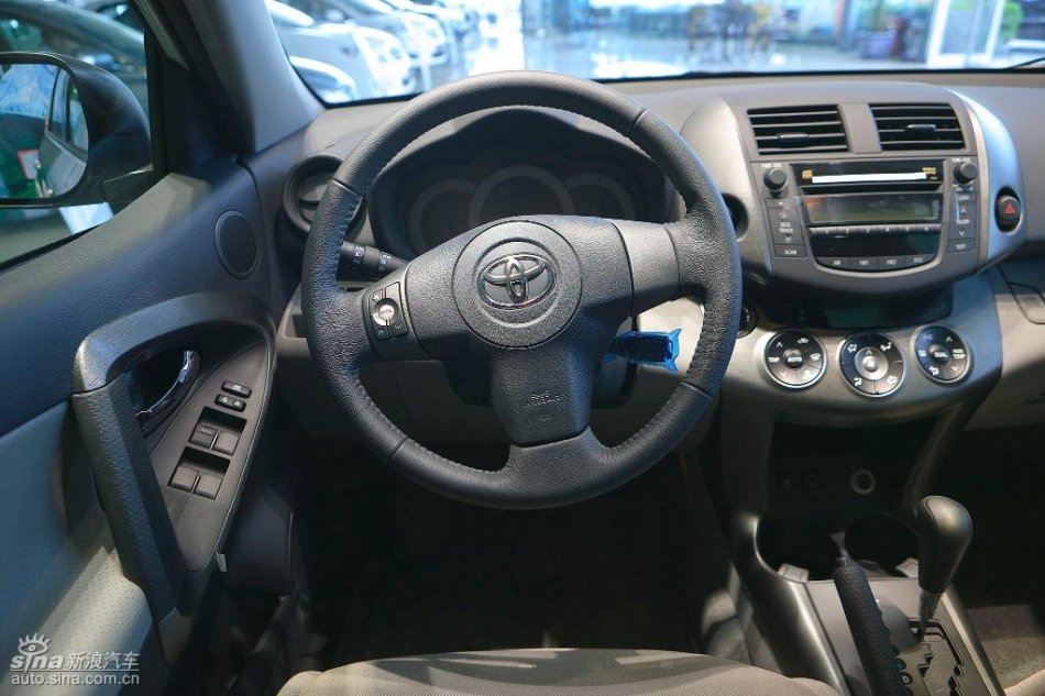 国产丰田RAV4内饰实拍