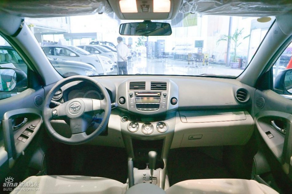 国产丰田RAV4内饰实拍