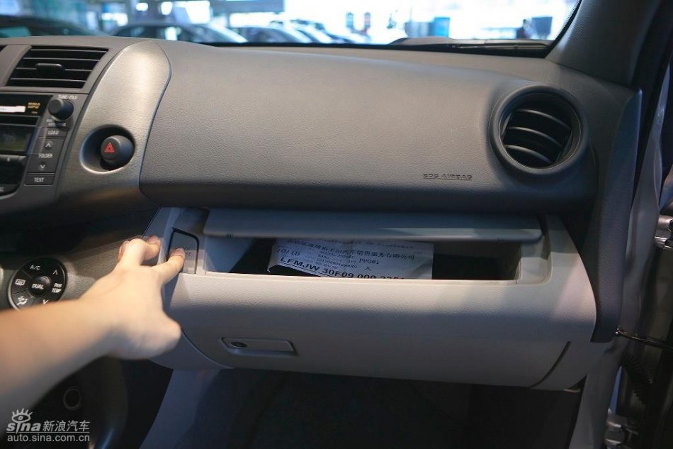 国产丰田RAV4内饰实拍