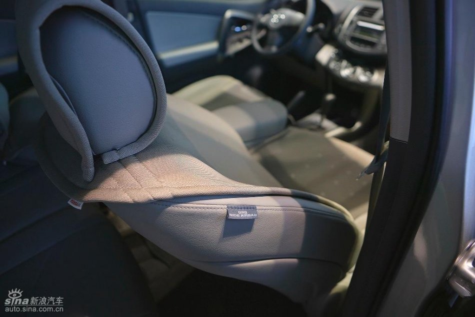 国产丰田RAV4内饰实拍