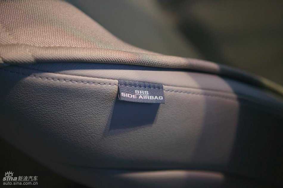 国产丰田RAV4内饰实拍