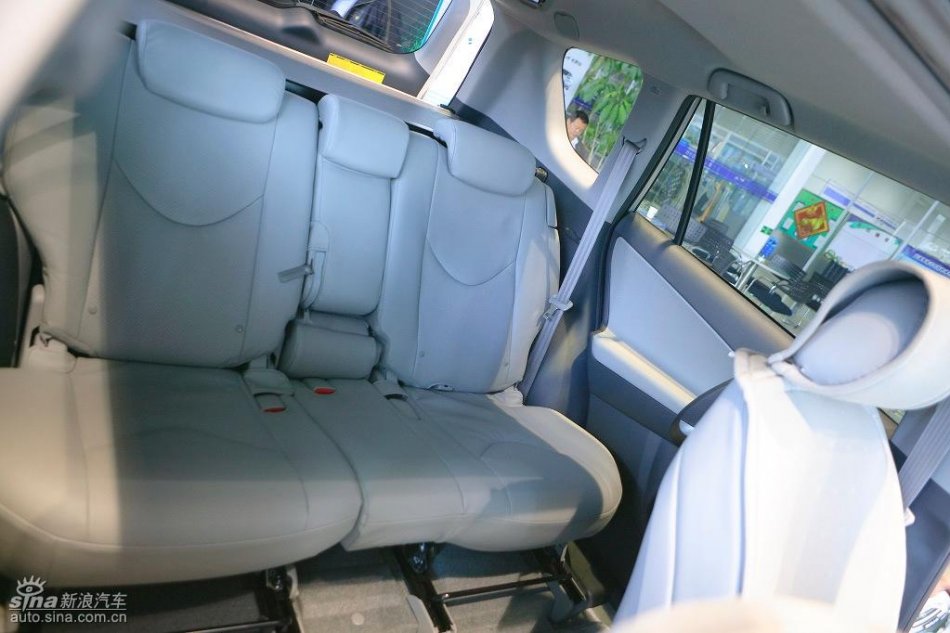 国产丰田RAV4内饰实拍