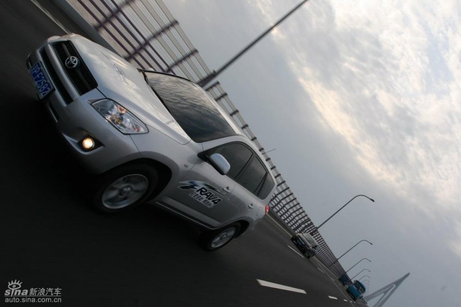 RAV4多路况下动态