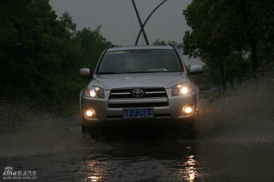RAV4多路况下动态