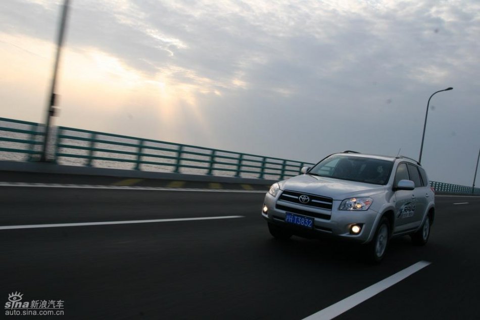 RAV4多路况下动态