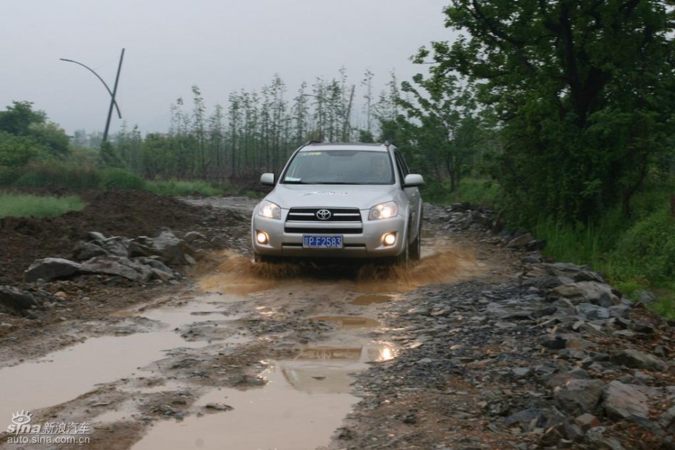 RAV4多路况下动态
