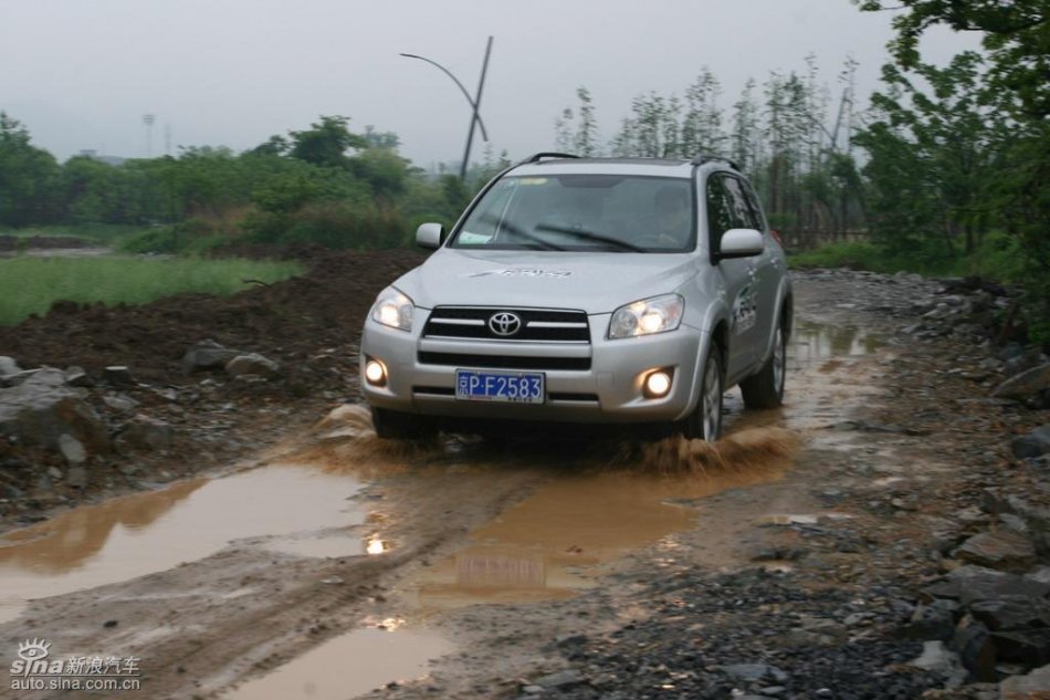 RAV4多路况下动态