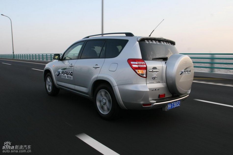 RAV4多路况下动态