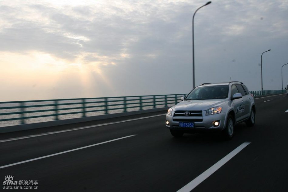 RAV4多路况下动态